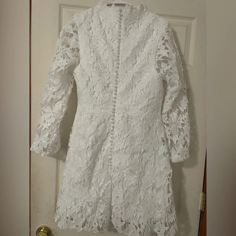 Women’s Short Lace Wedding Dress- size 10US - Picture 4 of 13